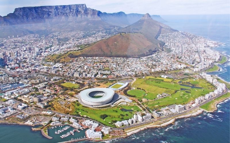 Vue panoramique de l'Afrique du Sud mettant en valeur ses paysages et son littoral